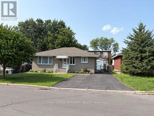 Property Photo:  393 West Spartan Avenue West  ON K1K 1J6 
