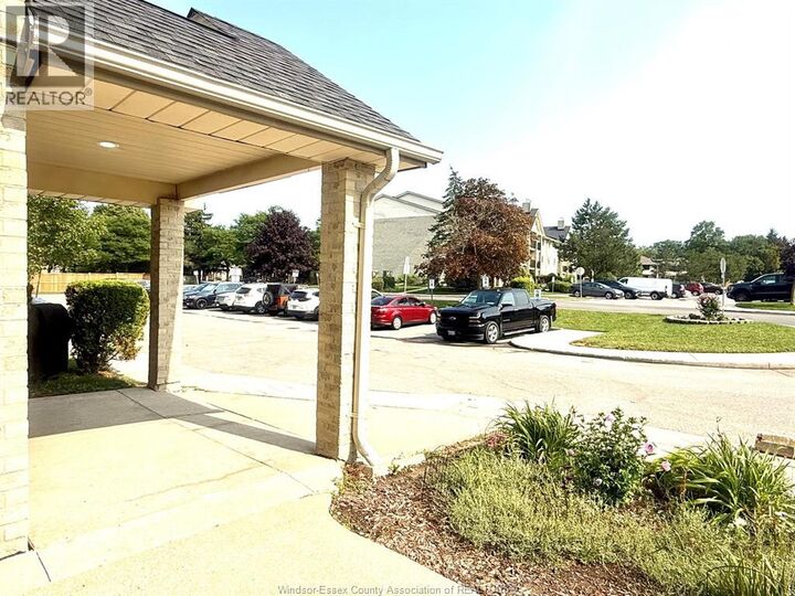 Property Photo: 739 Deveron Crescent 210 ON N5Z 4Y1
