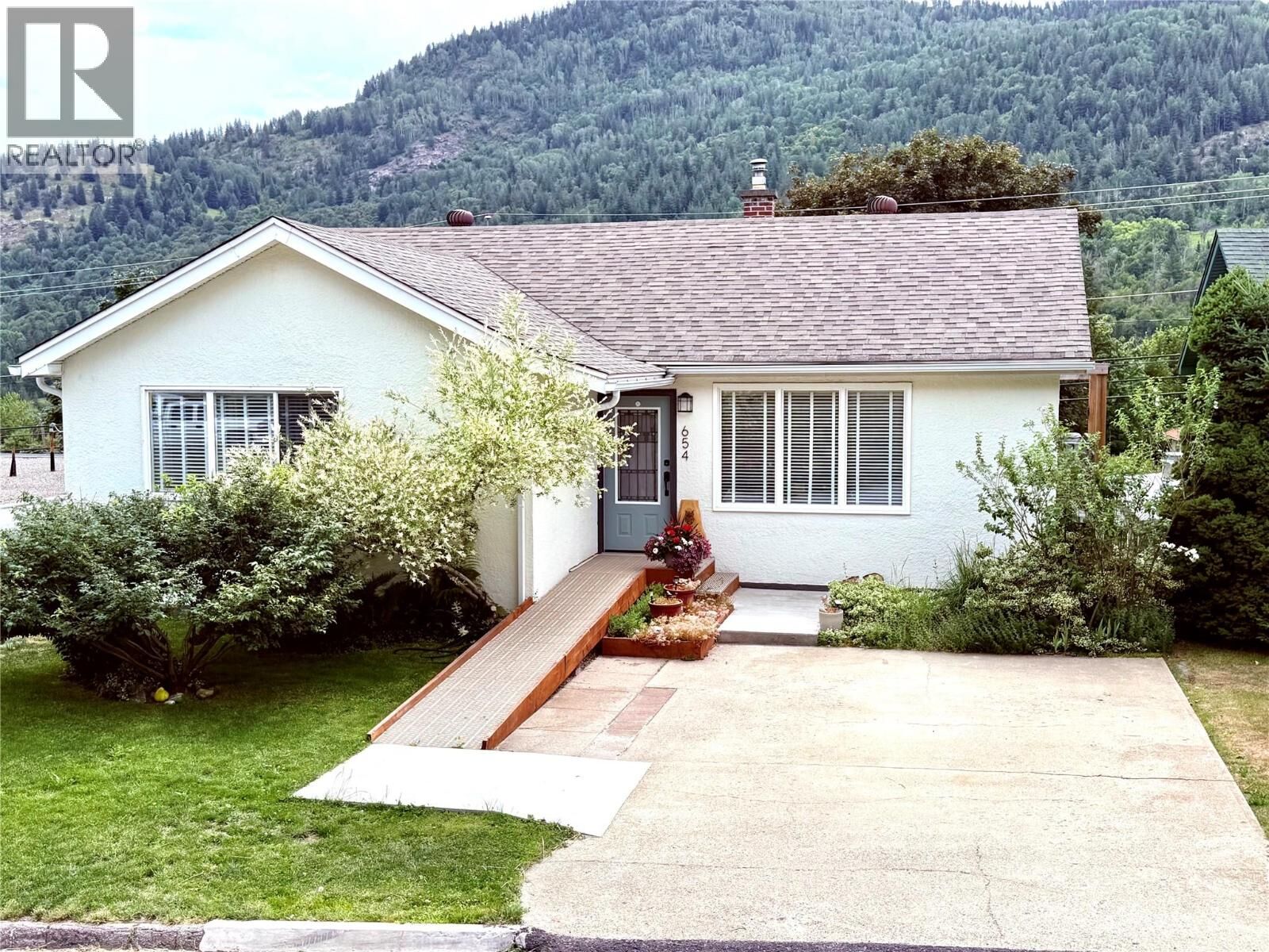 Property Photo:  654 Schofield Highway  BC V1R 2G8 