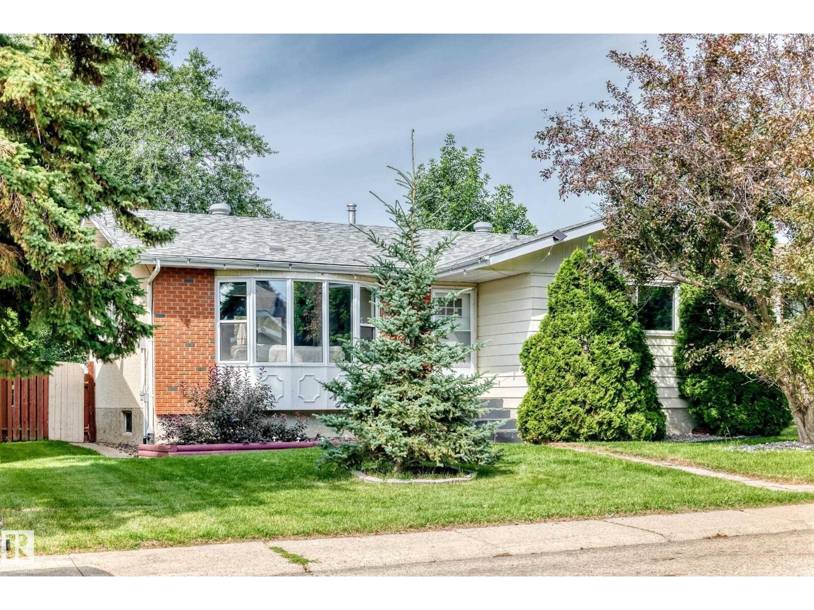 Property Photo: 2112 36 St NW AB T6L 3G4