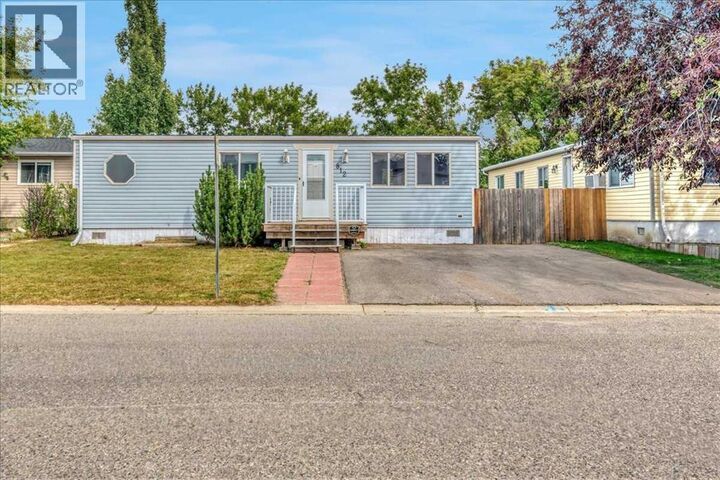 Property Photo: 812 Brentwood Crescent AB T1P 1E4