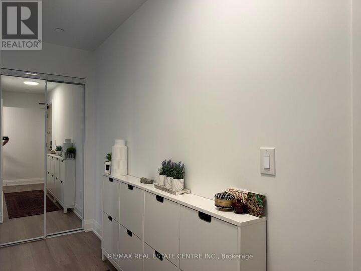 Property Photo: 3250 Carding Mill Trail 418 ON L6M 1L3