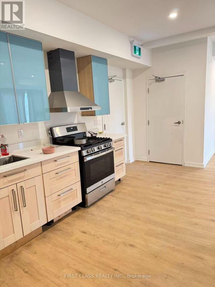 Property Photo:  364 Huron Street 205  ON M5S 2G4 