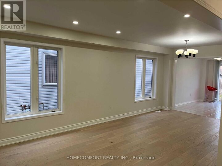 Property Photo: 95 Ferncliffe Crescent ON L3S 4N6