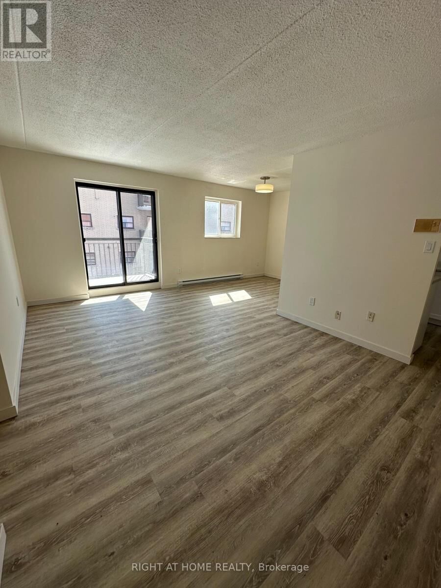 Property Photo:  555 Oxford Street 201  ON L1J 3V5 