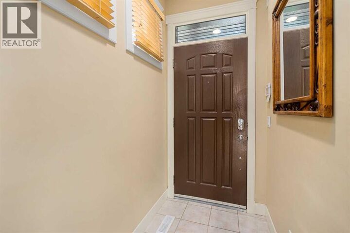 Property Photo:  2526 3 Avenue Northwest  AB T2N 0L3 