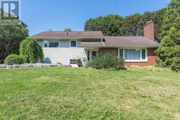 Property Photo: 4 Hillcrest Avenue North NS B4N 1W9