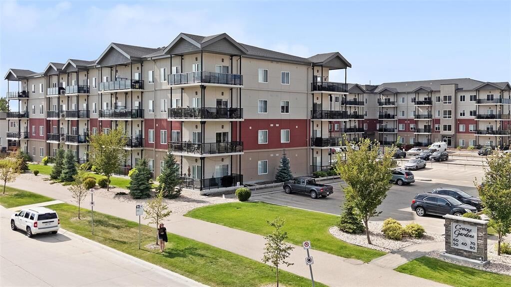 Property Photo: 60 Philip Lee Drive MB R3W 0R2