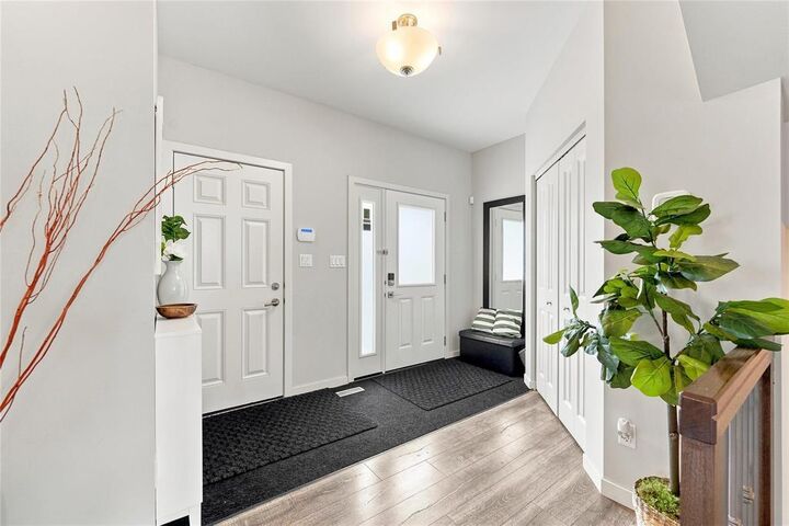 Property Photo: 80 Tennant Gate MB R2P 1X7