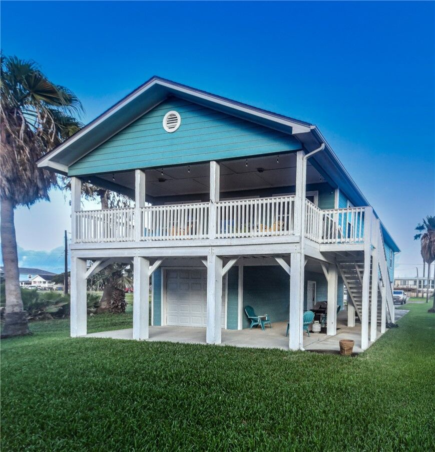 Property Photo:  1228 S Live Oak Street  TX 78382 