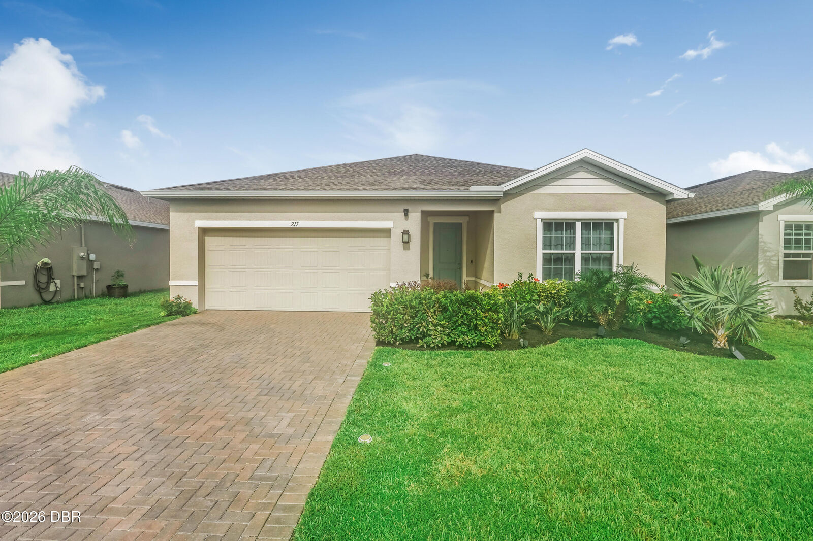 Property Photo: 217 Eagle Harbor Way FL 32124