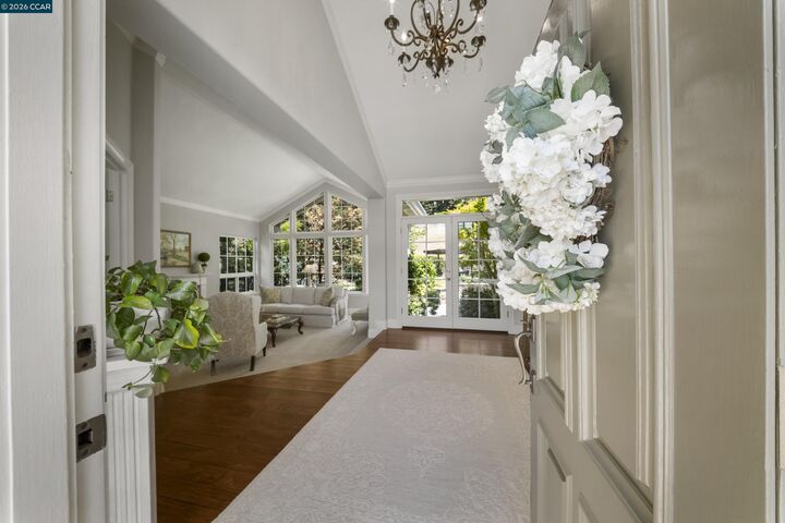 Property Photo:  128 Warwick Ct  CA 94507 