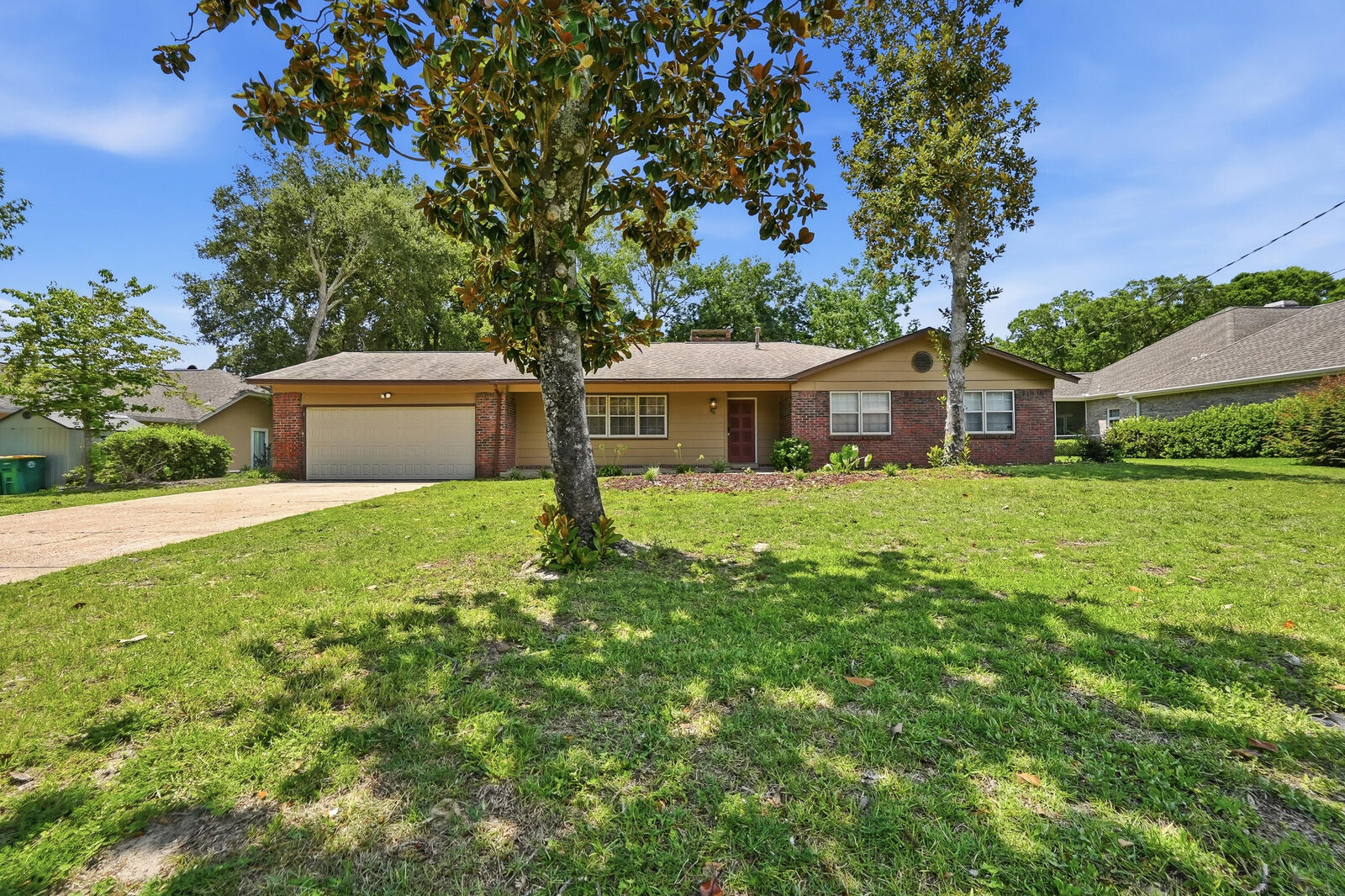 Property Photo: 98 Country Club Road FL 32579
