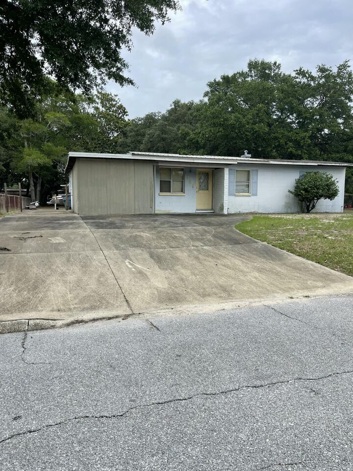 Property Photo:  109 SW 3rd Avenue  FL 32548 