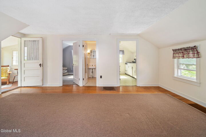 Property Photo:  121 Washington Avenue 2  NY 12043 