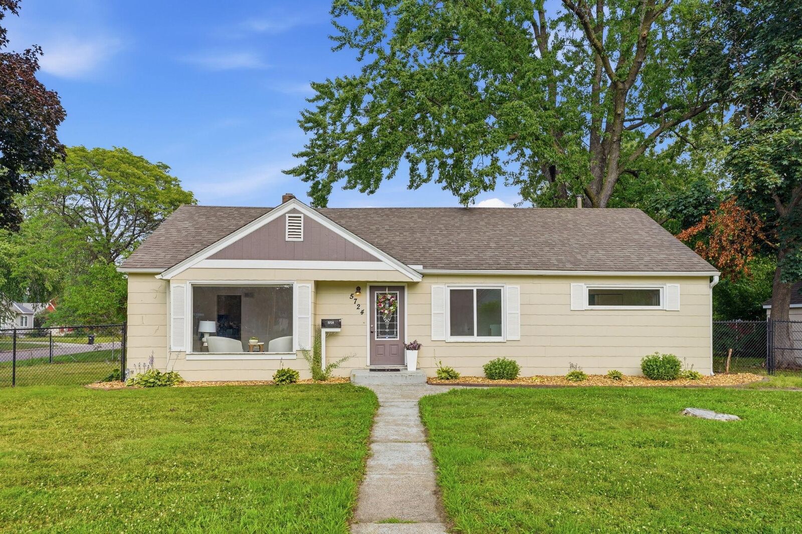 Property Photo:  5724 Hampshire Avenue N  MN 55428 