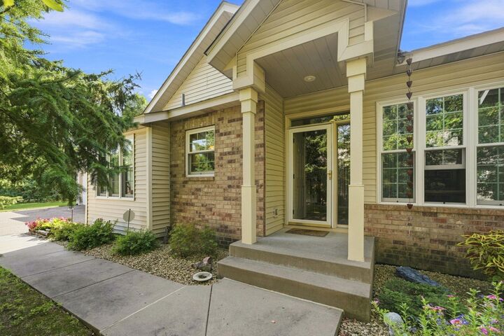 Property Photo:  132 Wedgewood Court  MN 55115 