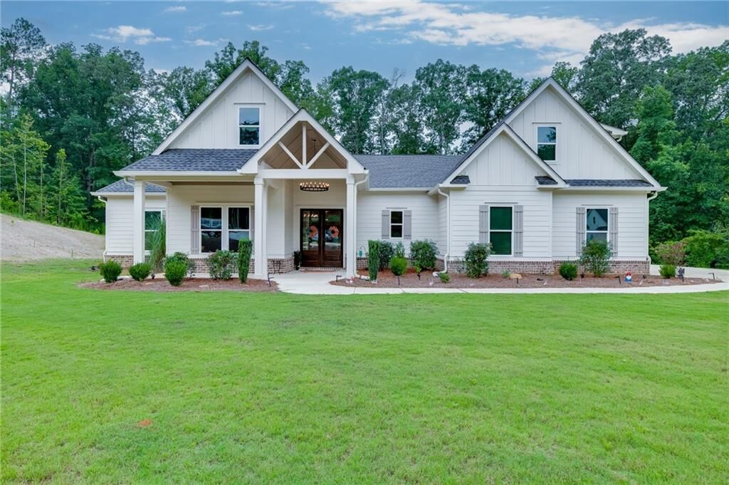 Property Photo: 1077 Riverstone Drive GA 30025
