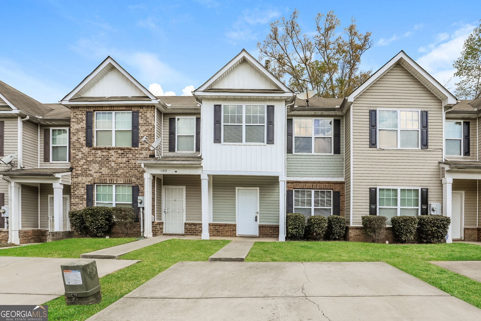 Property Photo:  107 Bagby Court  GA 30291 