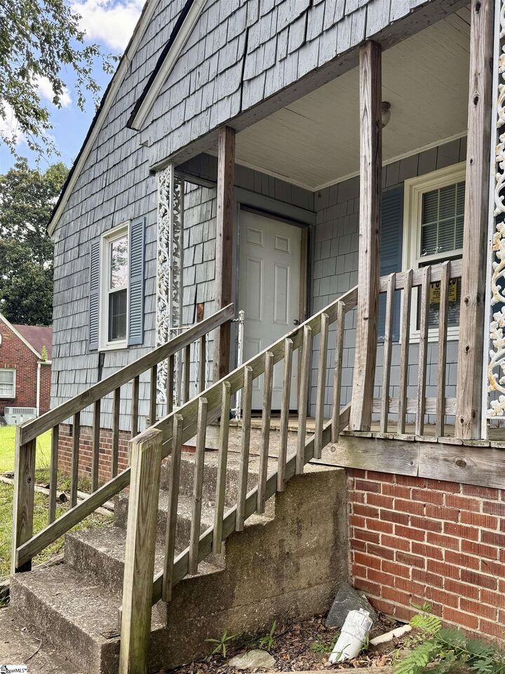 Property Photo: 190 Briarcliff Road SC 29301