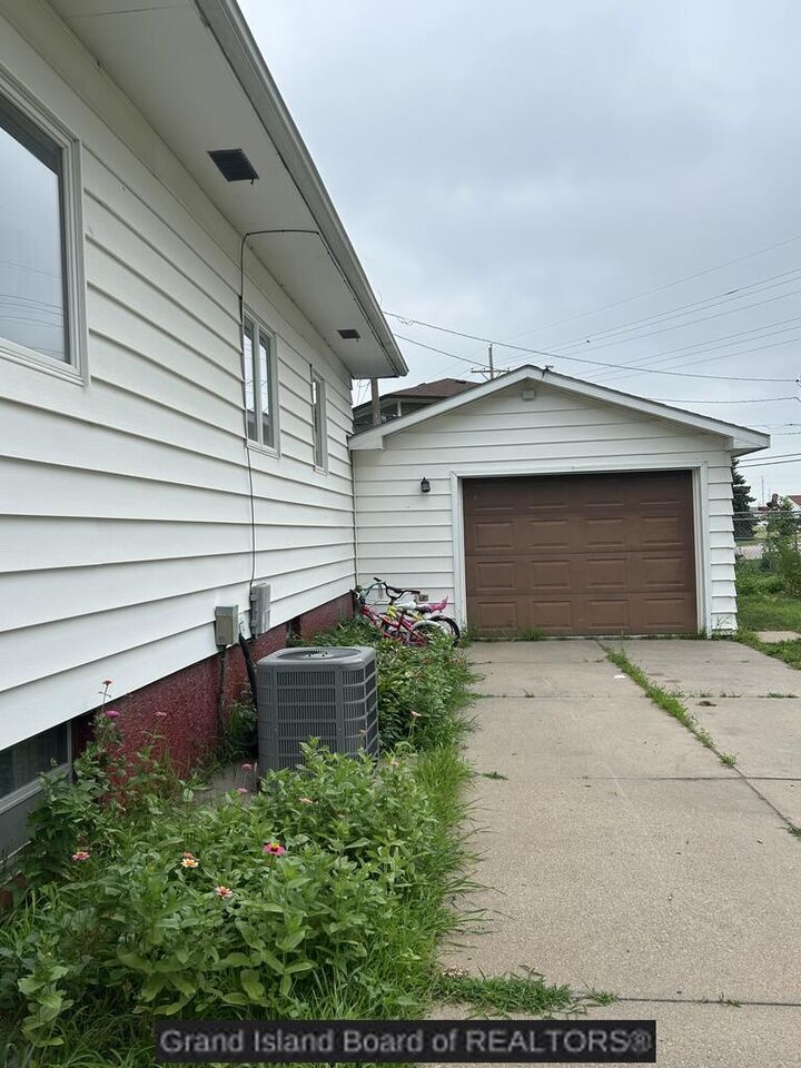 Property Photo: 922 E Bismark Rd NE 68801