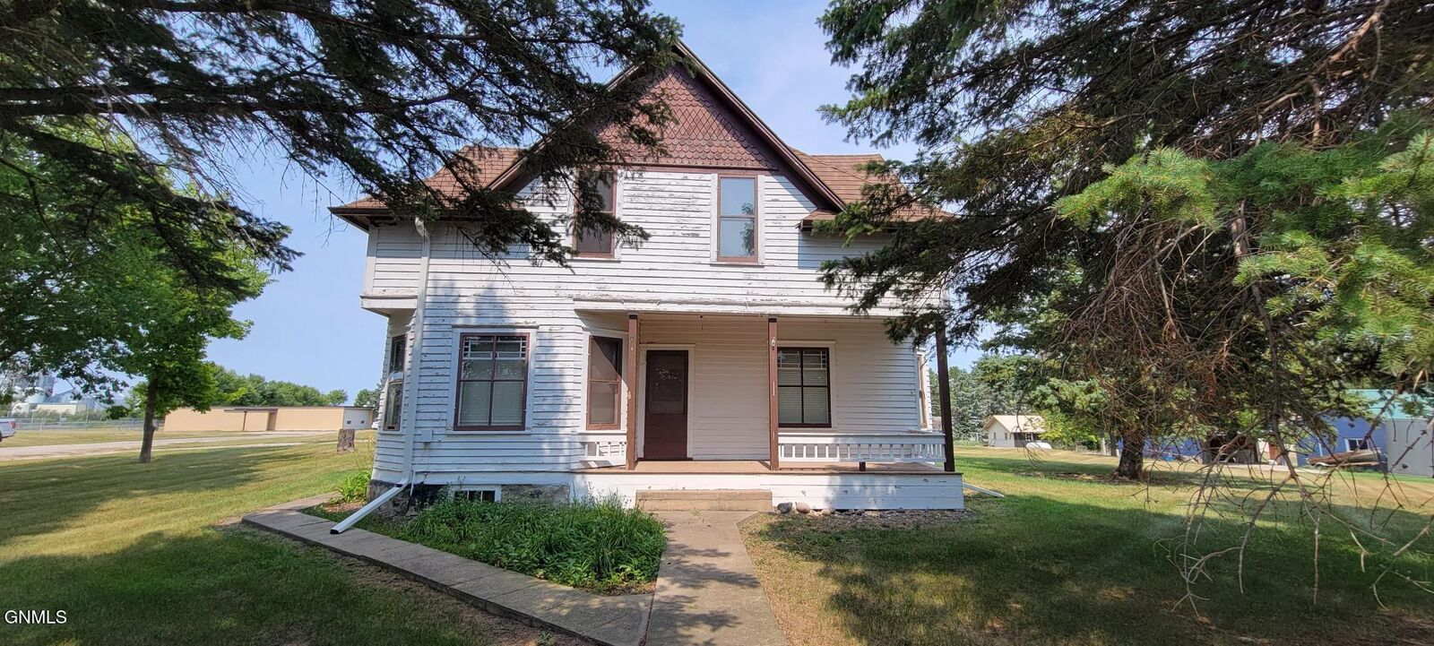 Property Photo:  706 1st Avenue  ND 58455 
