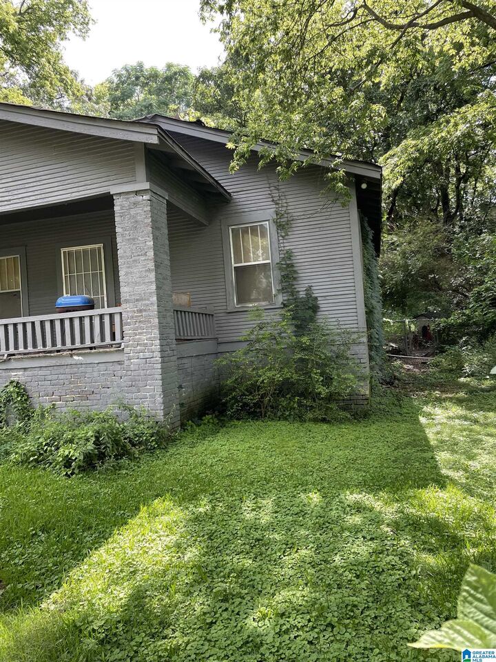 Property Photo:  1003 7th Street  AL 35228 
