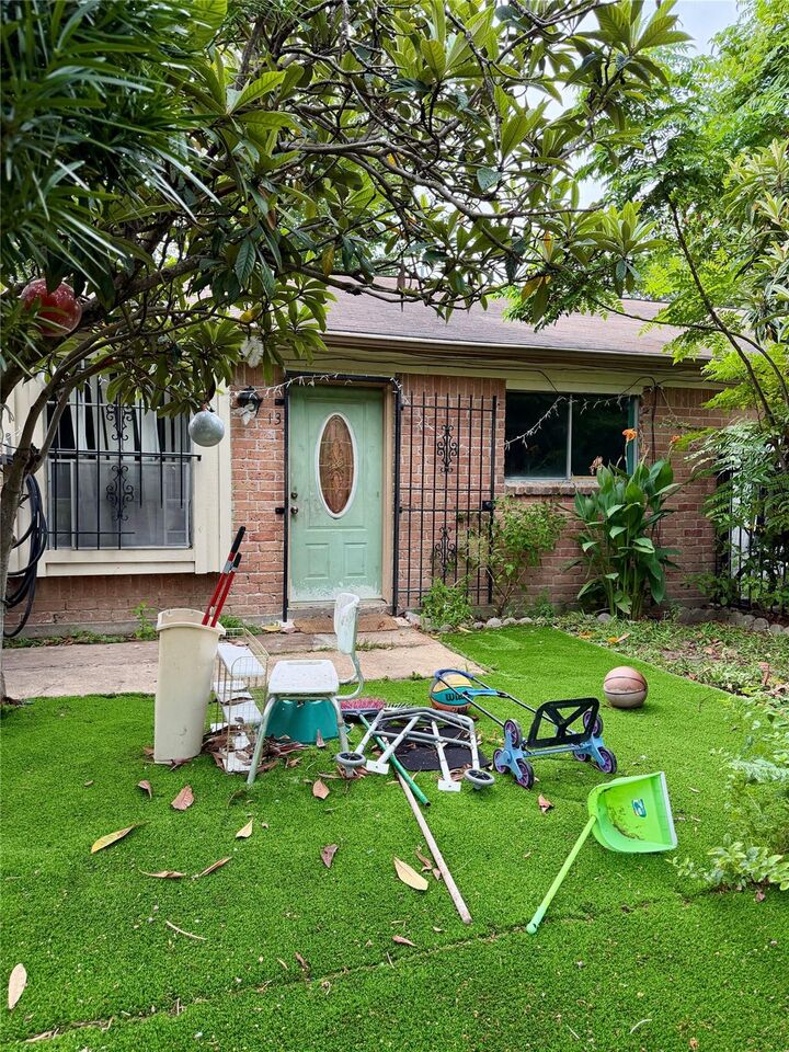 Property Photo: 1612 Crestdale Drive 13 TX 77080