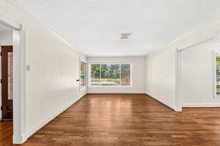 Property Photo: 5262 Briarbend Drive TX 77096