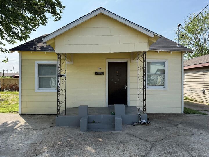 Property Photo: 1129 Beech Street TX 77520