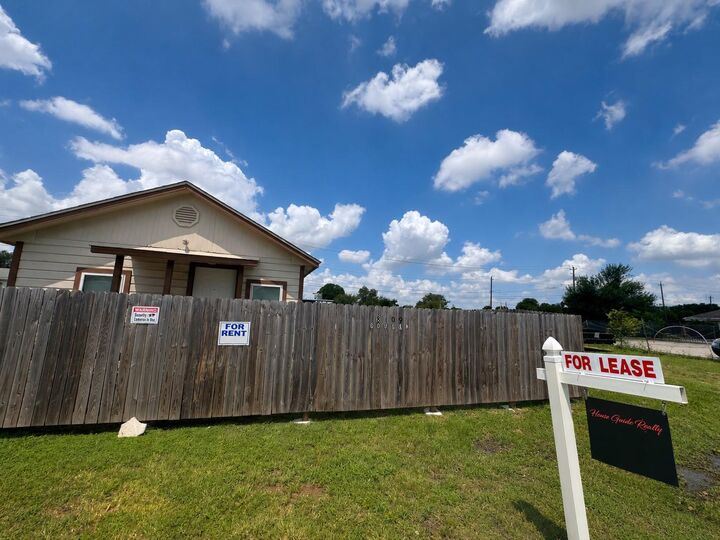 Property Photo: 8109 Double Avenue TX 77088