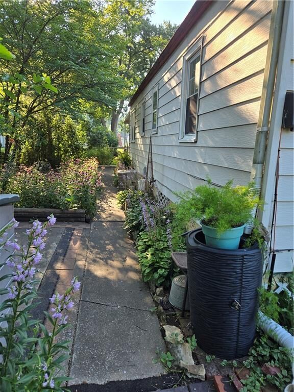 Property Photo:  118 James Street  MO 64016 