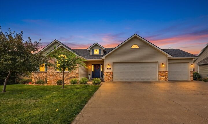 Property Photo:  2521 Hemel Drive  IA 50219 