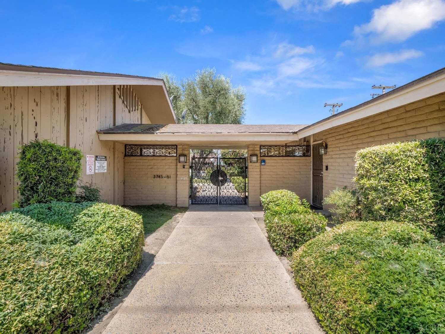Property Photo: 3749 N Fruit Avenue CA 93705