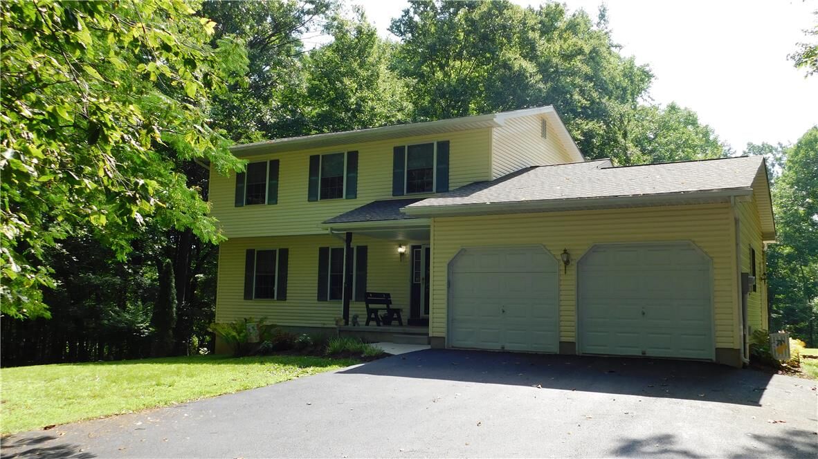 Property Photo:  9 Benfield Road  PA 18062 