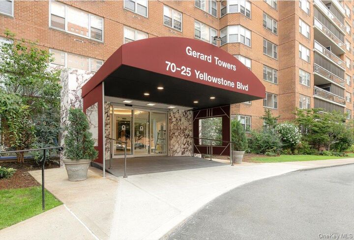 Property Photo:  70-25 Yellowstone Boulevard 4B  NY 11375 