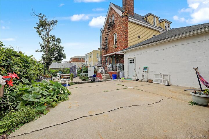 Property Photo:  1913 Bogart Avenue  NY 10462 