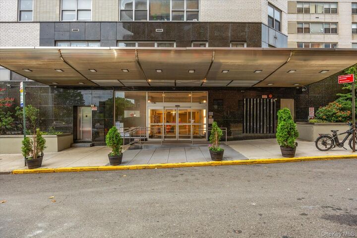 Property Photo:  125-10 Queens Boulevard 716  NY 11415 