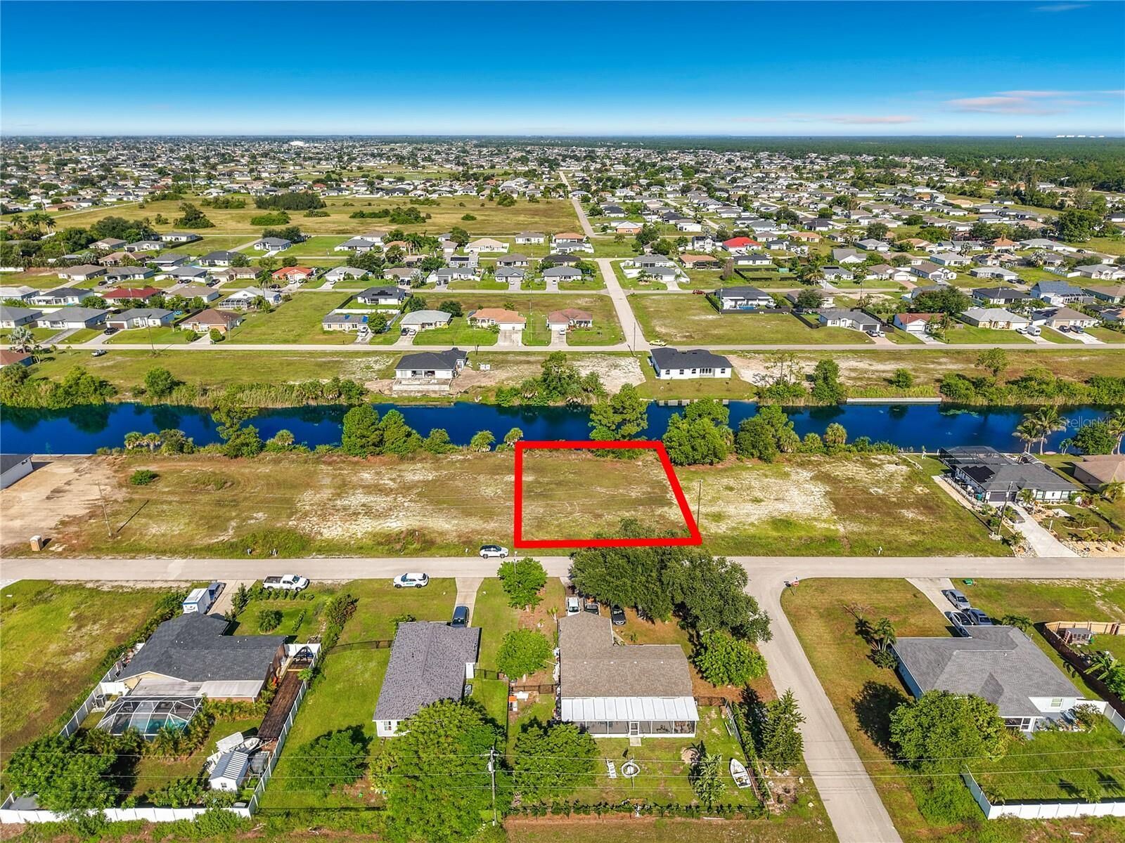 Property Photo:  2830 NE 6th Avenue  FL 33909 