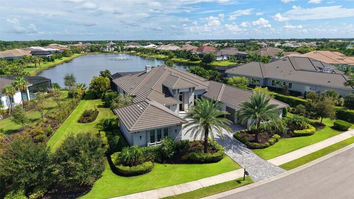Property Photo: 8339 Lucerne Loop FL 34202