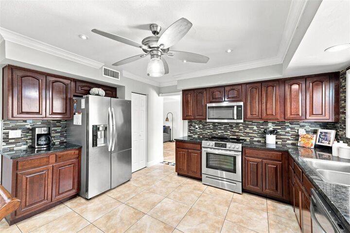 Property Photo: 7314 Woodkirk Court FL 33634