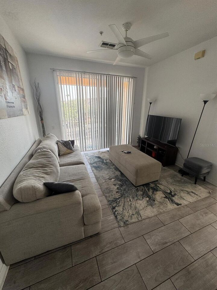 Property Photo:  