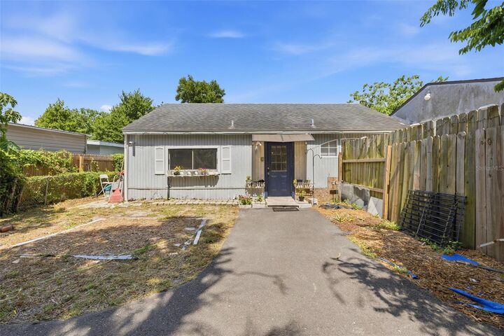 Property Photo:  2706 E Annie Street  FL 33612 
