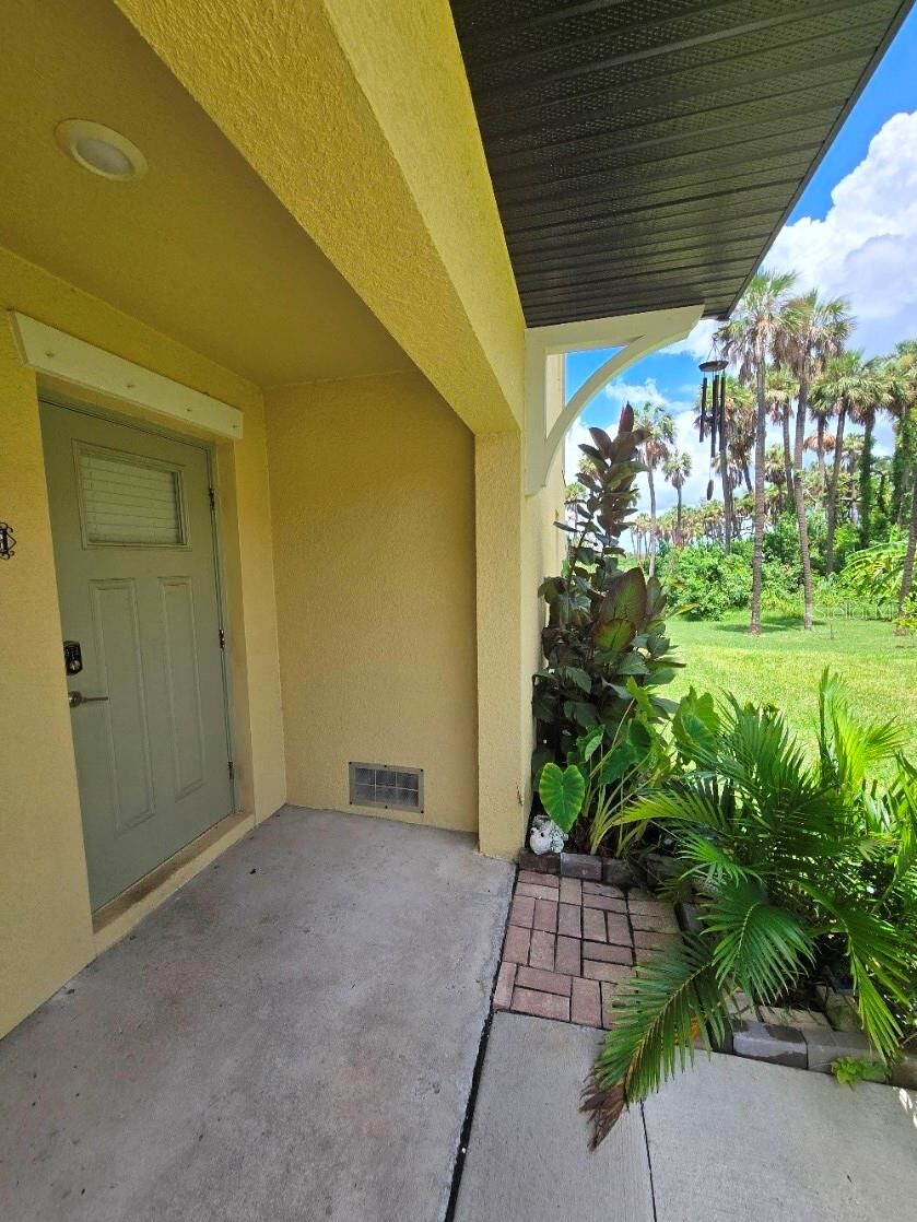 Property Photo:  4640 Willet Cooper Court  FL 33619 
