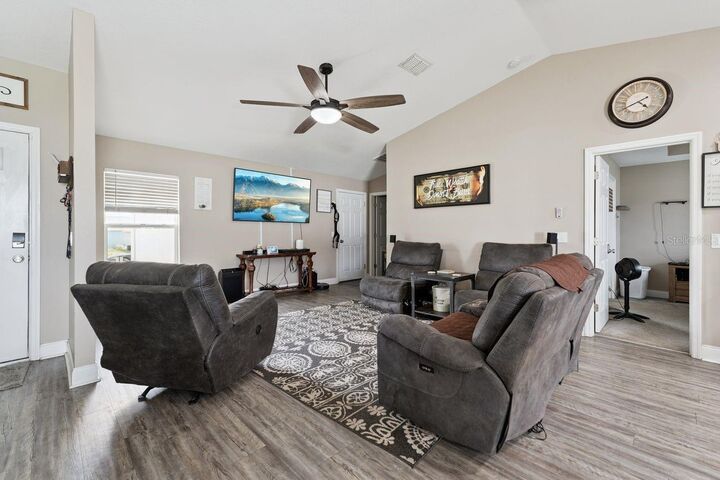 Property Photo:  313 Summit Avenue  FL 33853 