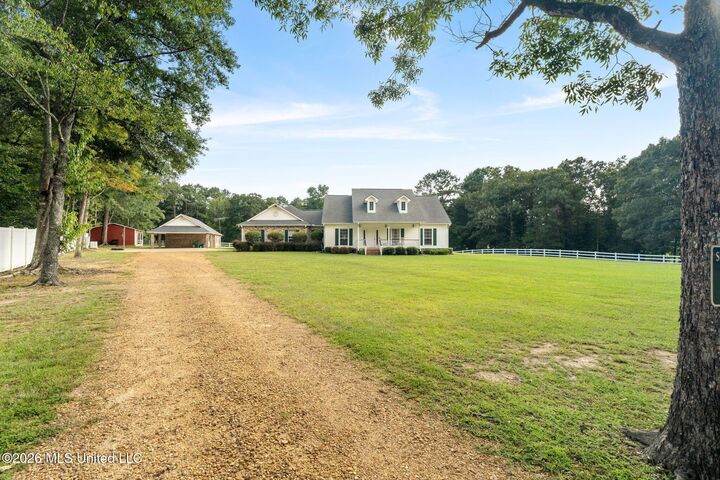 Property Photo:  2111 Old Brookhaven Road  MS 39666 