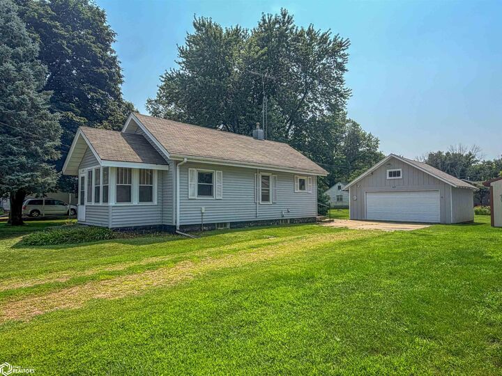 Property Photo: 429 12th Avenue NE IA 50441