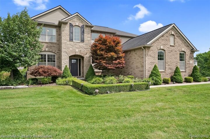 Property Photo: 915 Appleton Court MI 48363 1685