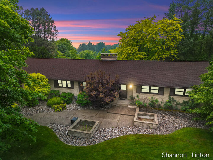Property Photo: 346 Orchard View Drive MI 49455-1252
