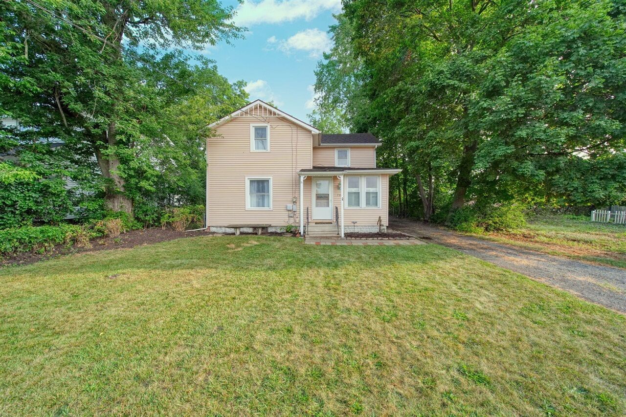 Property Photo: 720 Jasper Street MI 49203-3913